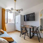 Διαμέρισμα Golden - View & Provencal Charm Νιμ