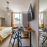 Διαμέρισμα Golden - View & Provencal Charm Νιμ
