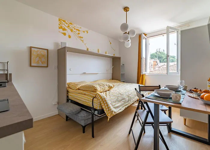 Golden - View & Provencal Charm Νιμ